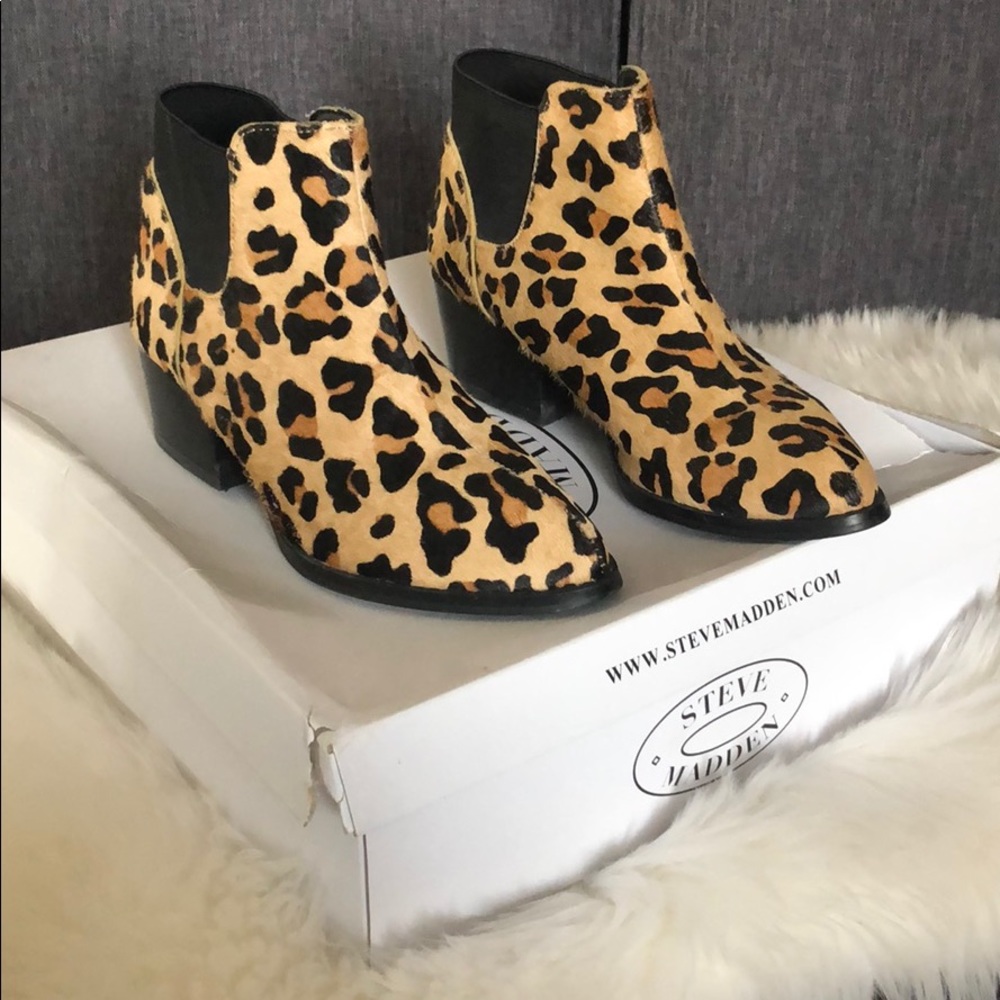 Steve Madden leopard bootie size 6